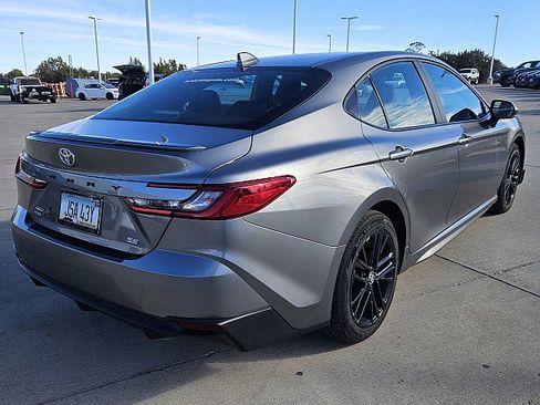 Used 2025 Toyota Camry SE w/ Convenience Package image 5