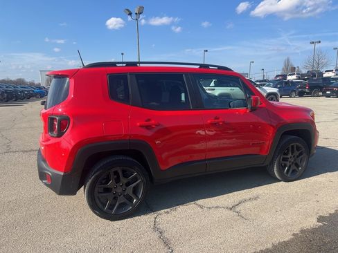 Used 2022 Jeep Renegade Latitude w/ Convenience Group image 2