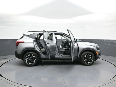 New 2025 Kia Seltos S image 40