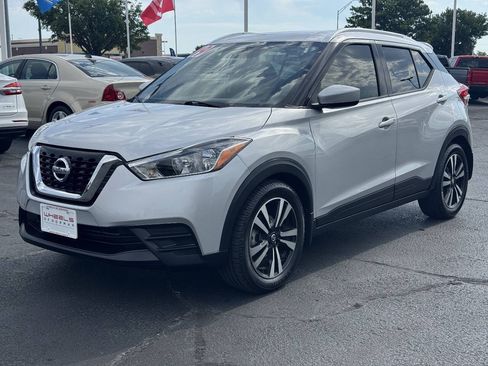 Used 2019 Nissan Kicks SV FWD image 9
