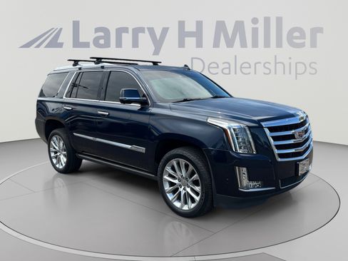 Used 2017 Cadillac Escalade Premium Luxury AWD/4WD image 7