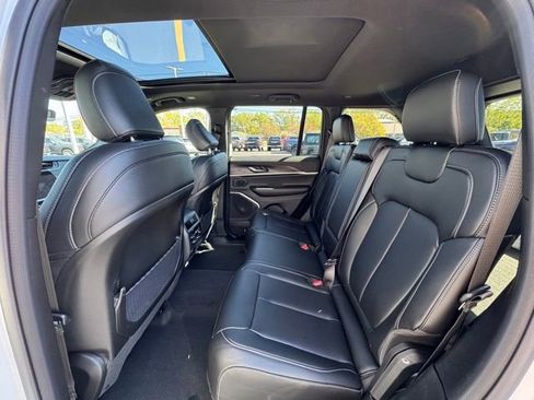 New 2025 Jeep Grand Cherokee Limited image 15