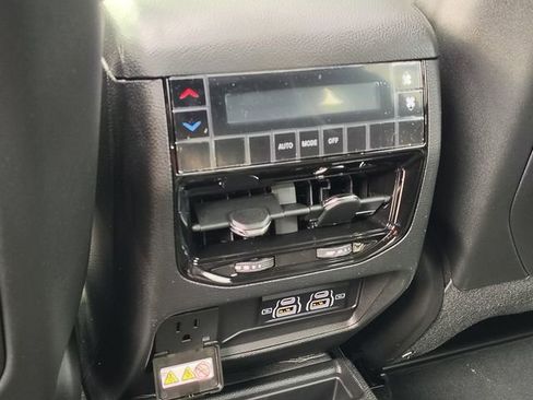 New 2025 Jeep Grand Cherokee L Altitude image 32