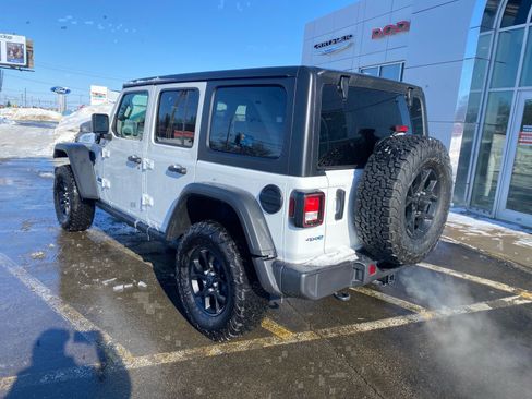 Used 2025 Jeep Wrangler Willys image 3
