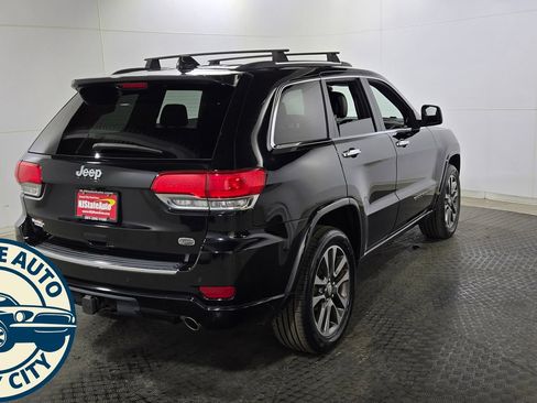 Used 2017 Jeep Grand Cherokee Overland AWD/4WD image 7