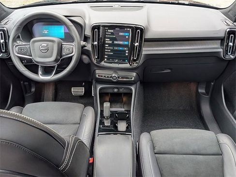 Used 2022 Volvo XC40 P8 Recharge Ultimate image 15