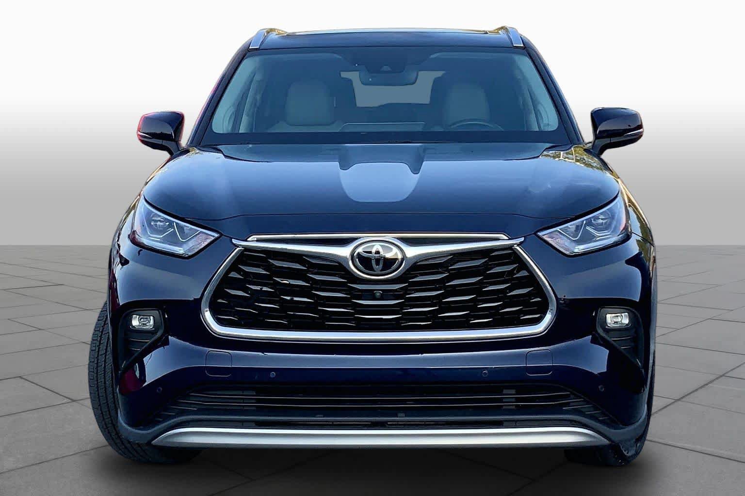 Used 2022 Toyota Highlander Platinum AWD/4WD image 4