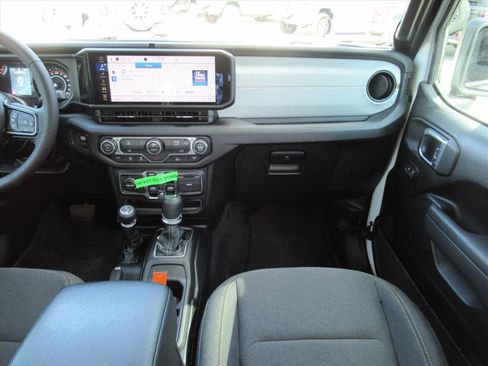 New 2025 Jeep Gladiator Sport image 14