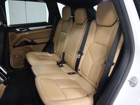 Used 2016 Porsche Cayenne AWD/4WD image 33