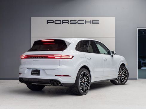 Used 2026 Porsche Cayenne AWD/4WD image 7