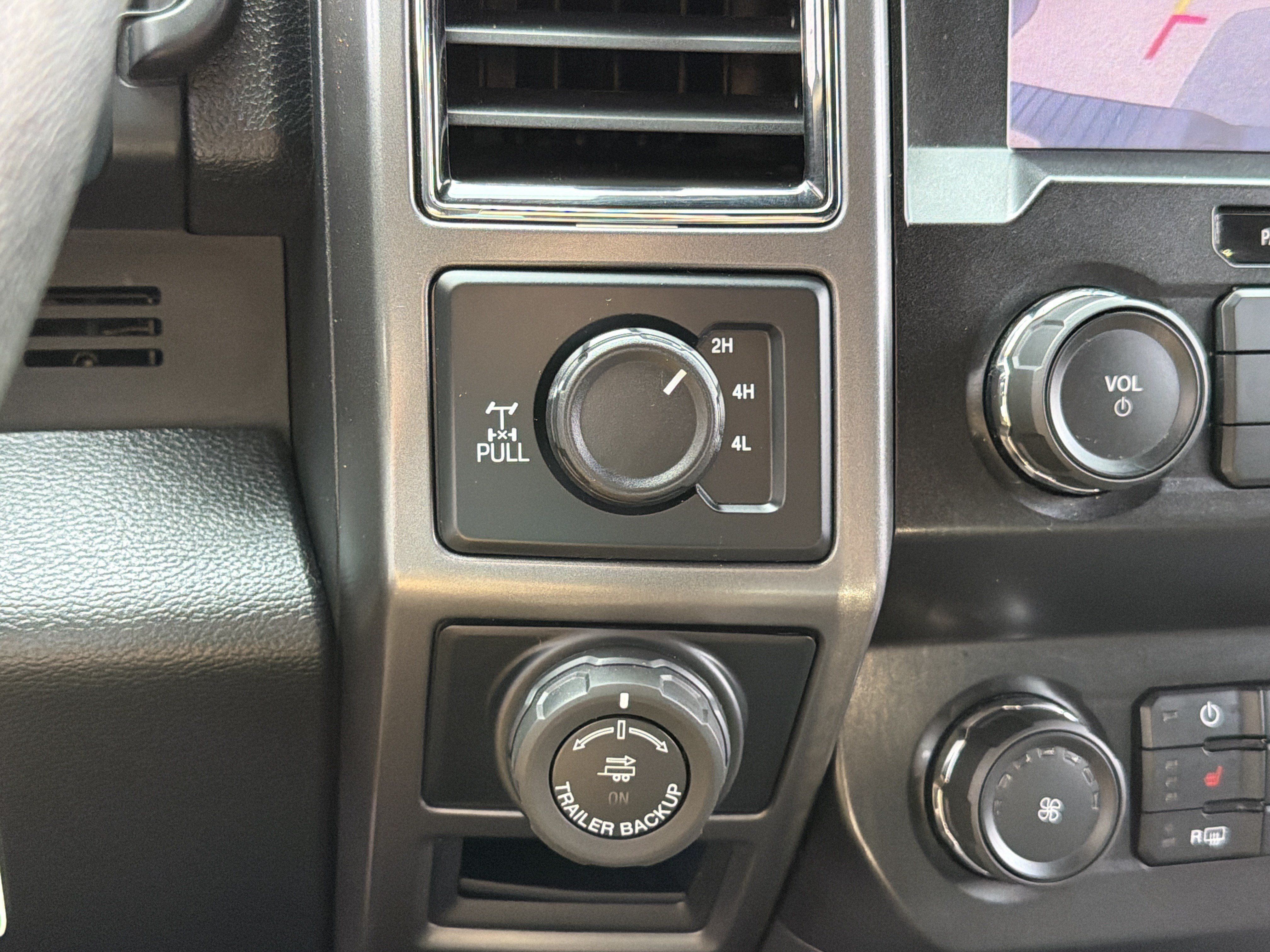 Used 2019 Ford F150 XLT w/ Equipment Group 302A Luxury AWD/4WD image 21