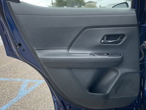 Certified 2025 Nissan Kicks S image 9