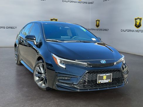 Used 2024 Toyota Corolla SE image 3