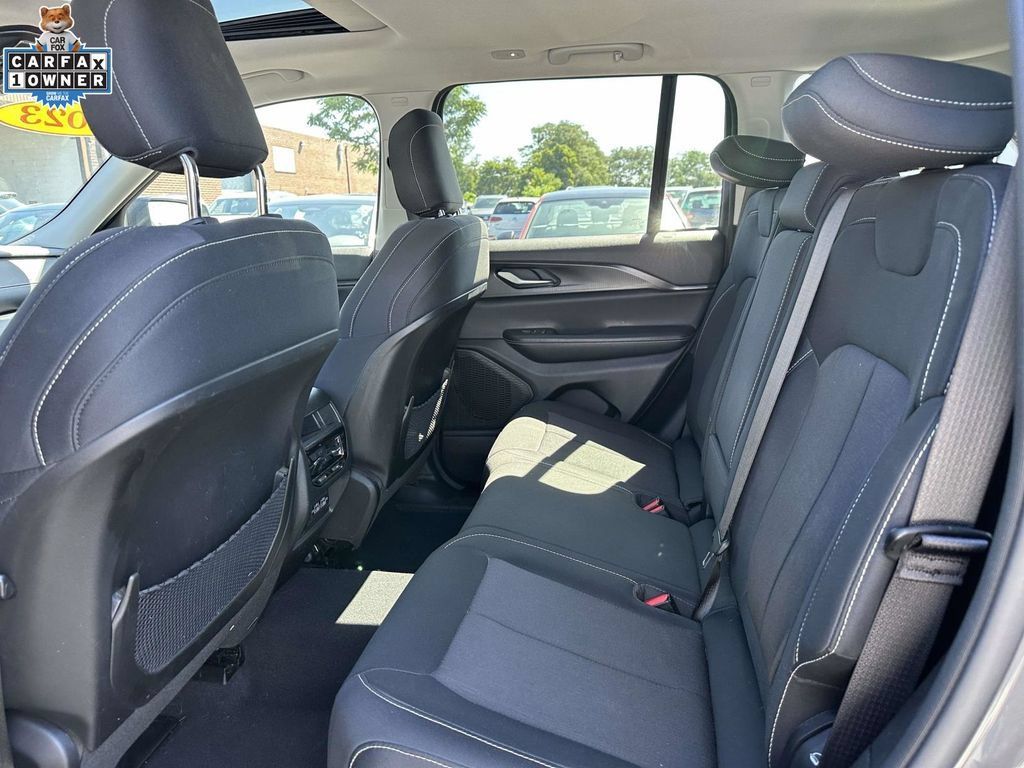 Used 2023 Jeep Grand Cherokee Laredo X w/ Luxury Tech Group I AWD/4WD image 10