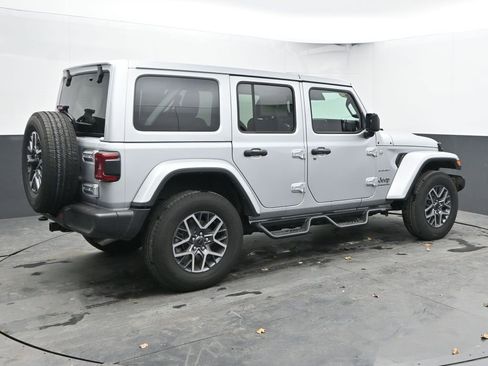 Used 2024 Jeep Wrangler Sahara image 11