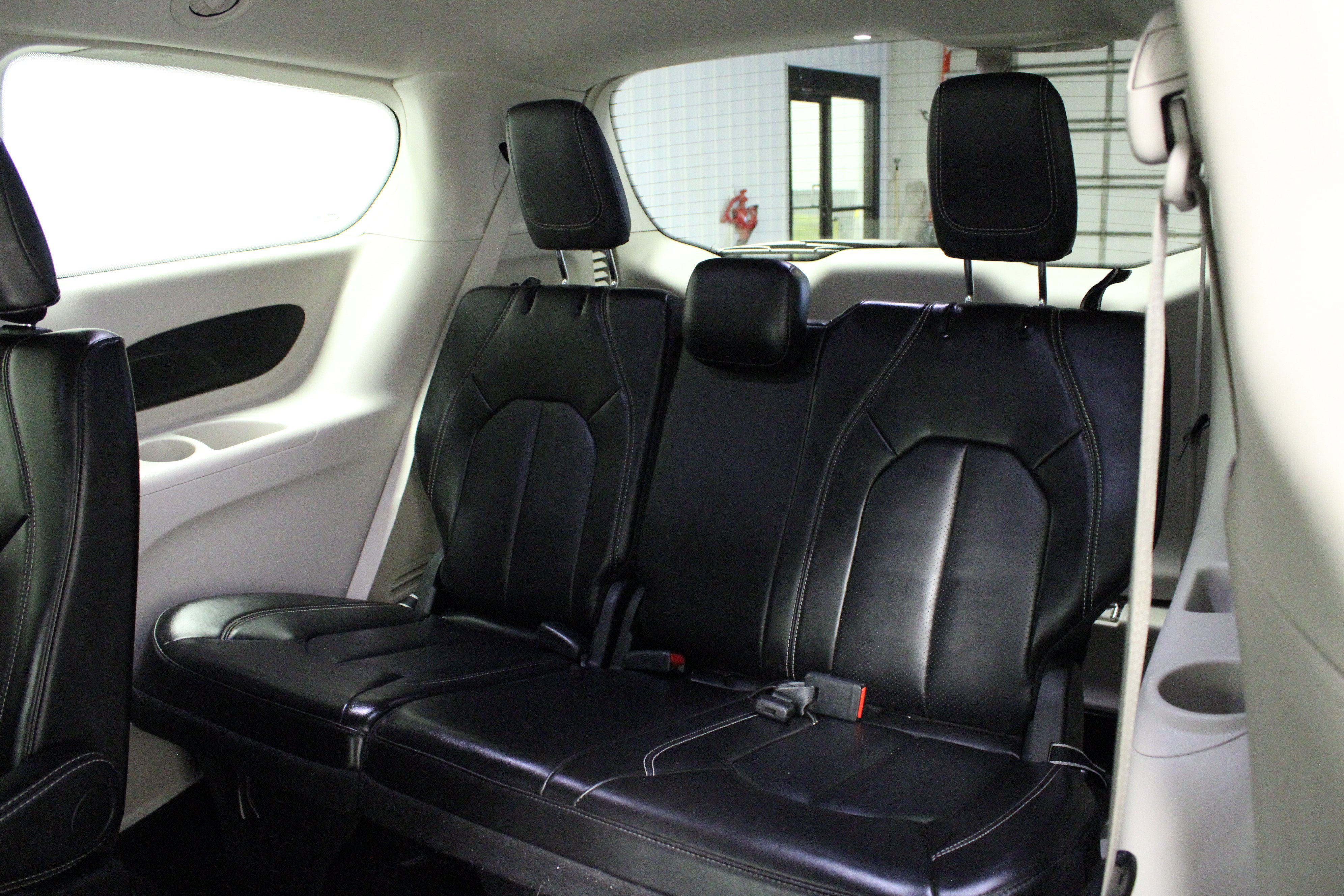 Used 2024 Chrysler Pacifica Touring-L FWD image 14