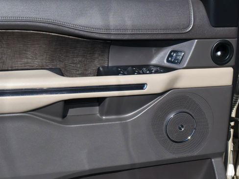 Used 2018 Ford Expedition Limited w/ Equipment Group 301A image 17