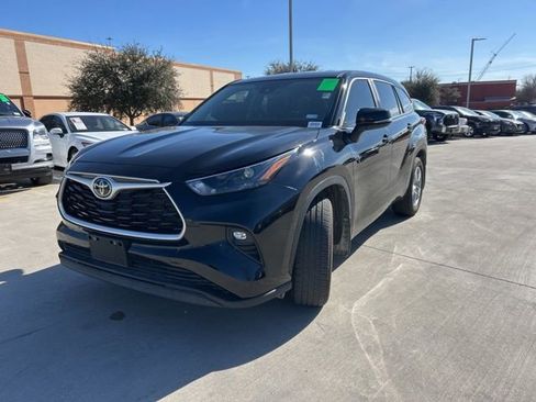 Certified 2023 Toyota Highlander LE image 6