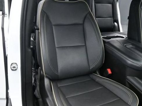 Used 2023 GMC Yukon SLT w/ SLT Premium Package AWD/4WD image 18