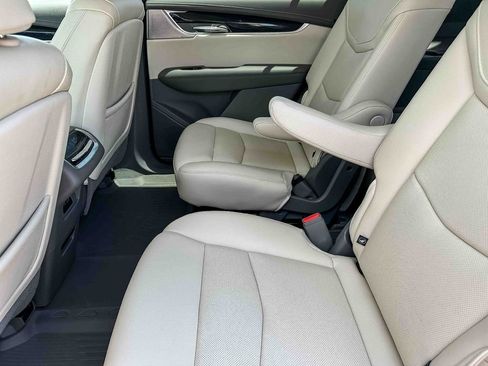 Used 2025 Cadillac XT6 Premium Luxury w/ Technology Package FWD image 18