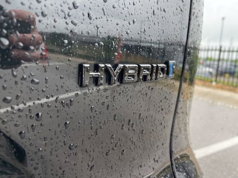 Used 2024 Toyota Corolla Cross AWD Hybrid image 9