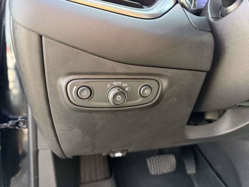Used 2021 Chevrolet Equinox LT FWD image 20