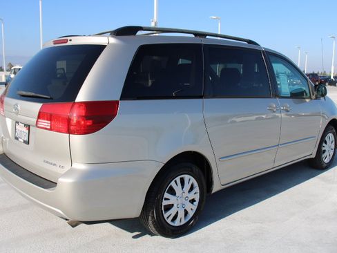 Used 2004 Toyota Sienna LE image 3
