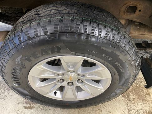Used 2024 Chevrolet Silverado 1500 LT AWD/4WD image 16