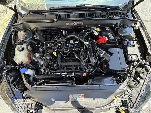 Used 2020 Ford Fusion SE FWD image 32