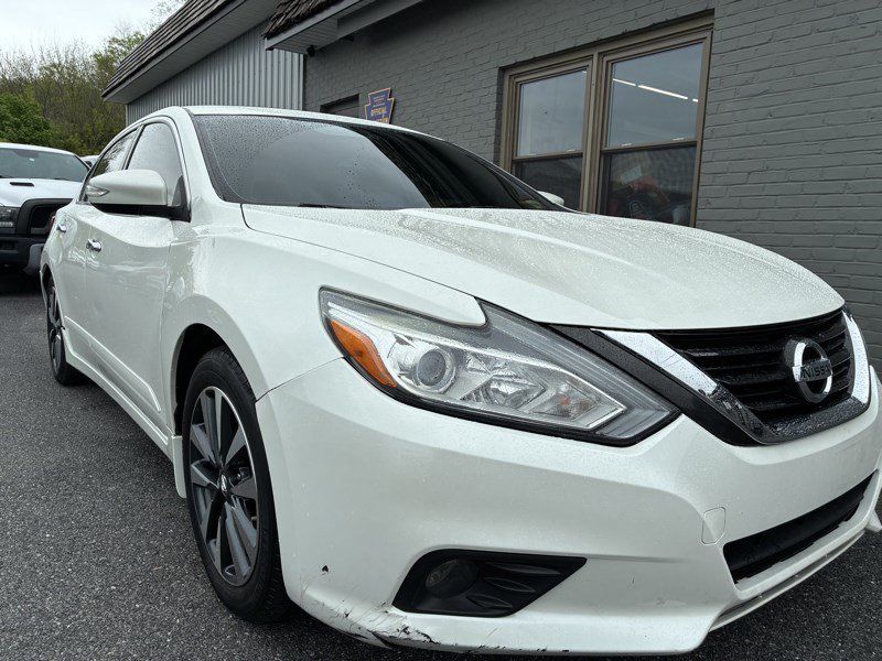Used 2016 Nissan Altima 2.5 SL w/ Moonroof Package FWD image 3