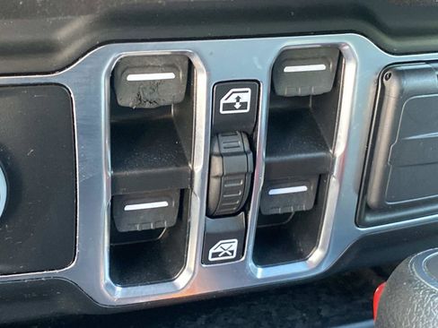 Used 2024 Jeep Wrangler Unlimited Sport AWD/4WD image 32