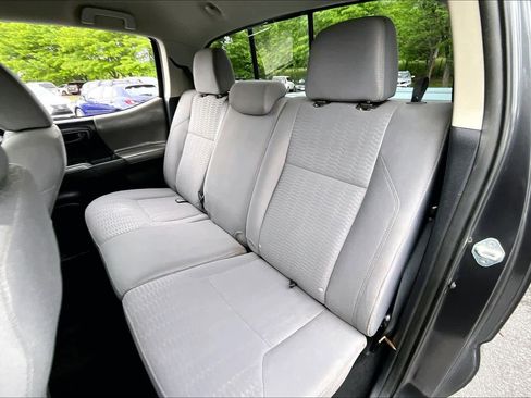 Used 2018 Toyota Tacoma SR5 AWD/4WD image 19