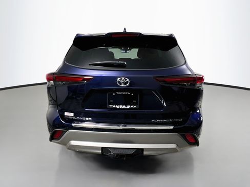 Used 2026 Toyota Highlander Platinum AWD/4WD image 6
