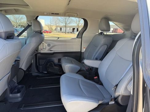 Certified 2023 Toyota Sienna XLE w/ XLE Plus Package image 29