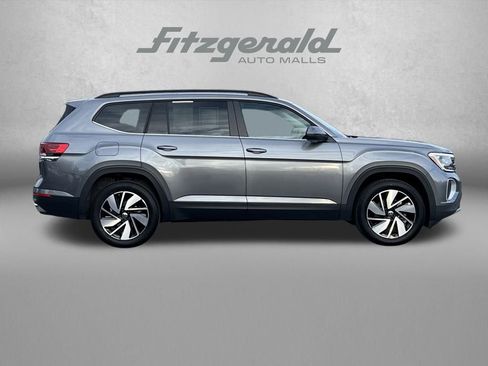 Used 2025 Volkswagen Atlas SE image 3