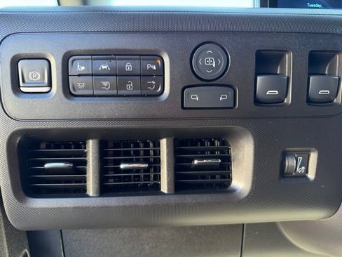 Used 2024 Chevrolet Brightdrop 600 w/ Commercial Equipment Package AWD/4WD image 17