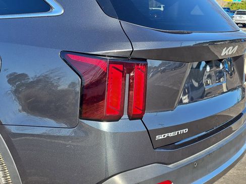 Used 2024 Kia Sorento S image 38