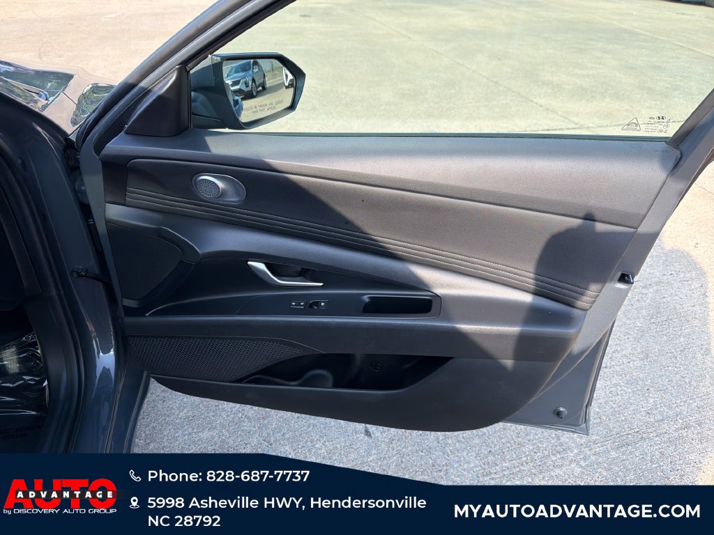 Used 2025 Hyundai Elantra SEL FWD image 39