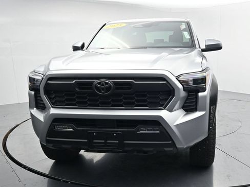 Used 2025 Toyota Tacoma TRD Off-Road AWD/4WD image 3