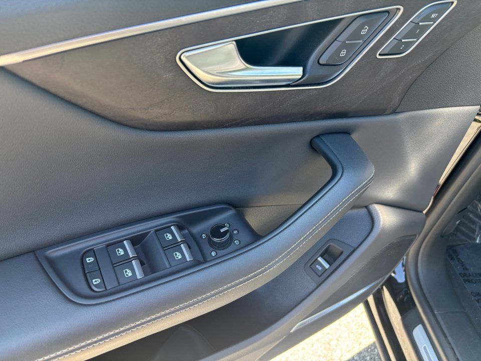 Used 2023 Audi Q8 Premium Plus AWD/4WD image 32