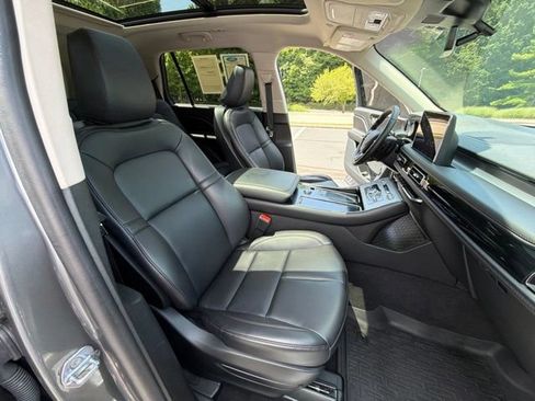 Used 2024 Lincoln Aviator AWD w/ Premium Package image 29