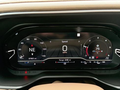 Used 2022 GMC Yukon Denali AWD/4WD image 22