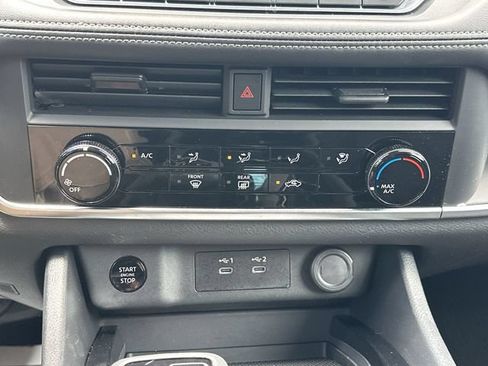 Used 2024 Nissan Rogue S AWD/4WD image 18