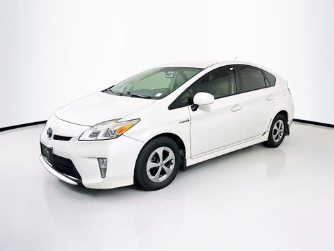 Used 2015 Toyota Prius Two FWD image 3