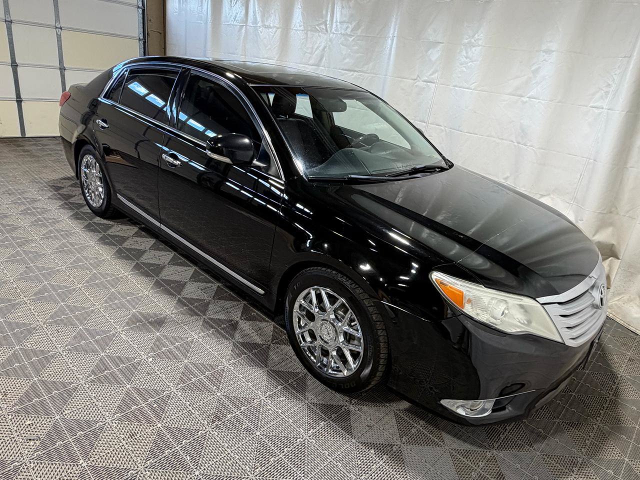 Used 2011 Toyota Avalon Limited FWD image 10
