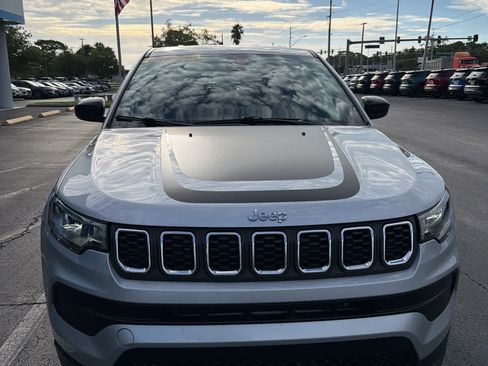 Used 2025 Jeep Compass Sport w/ Mopar Graphics Package AWD/4WD image 8
