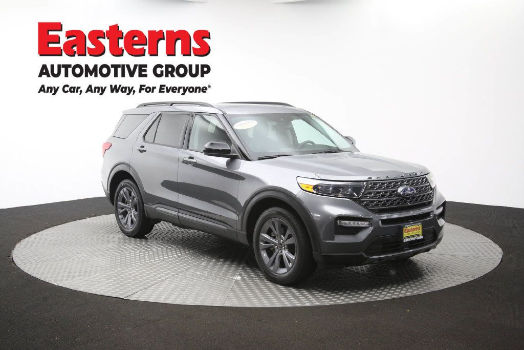 Used 2022 Ford Explorer XLT w/ Equipment Group 202A AWD/4WD image 54