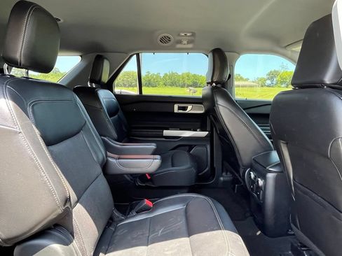 Used 2021 Ford Explorer Limited AWD/4WD image 31