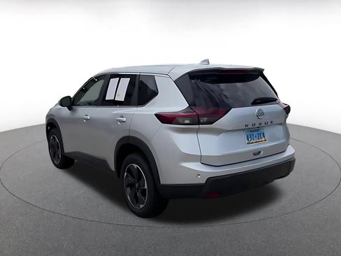 Used 2025 Nissan Rogue SV FWD image 11