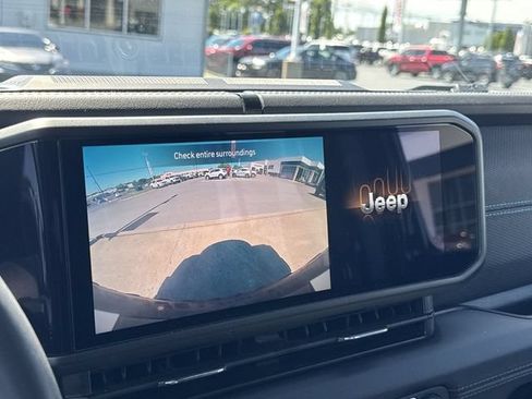 Used 2024 Jeep Wrangler Unlimited Rubicon 4xe AWD/4WD image 23